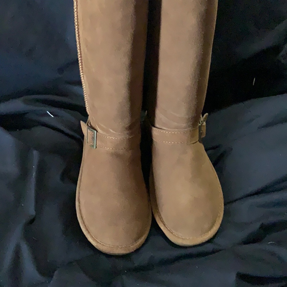 Bear Paw Boots. 🐻 CUTE!